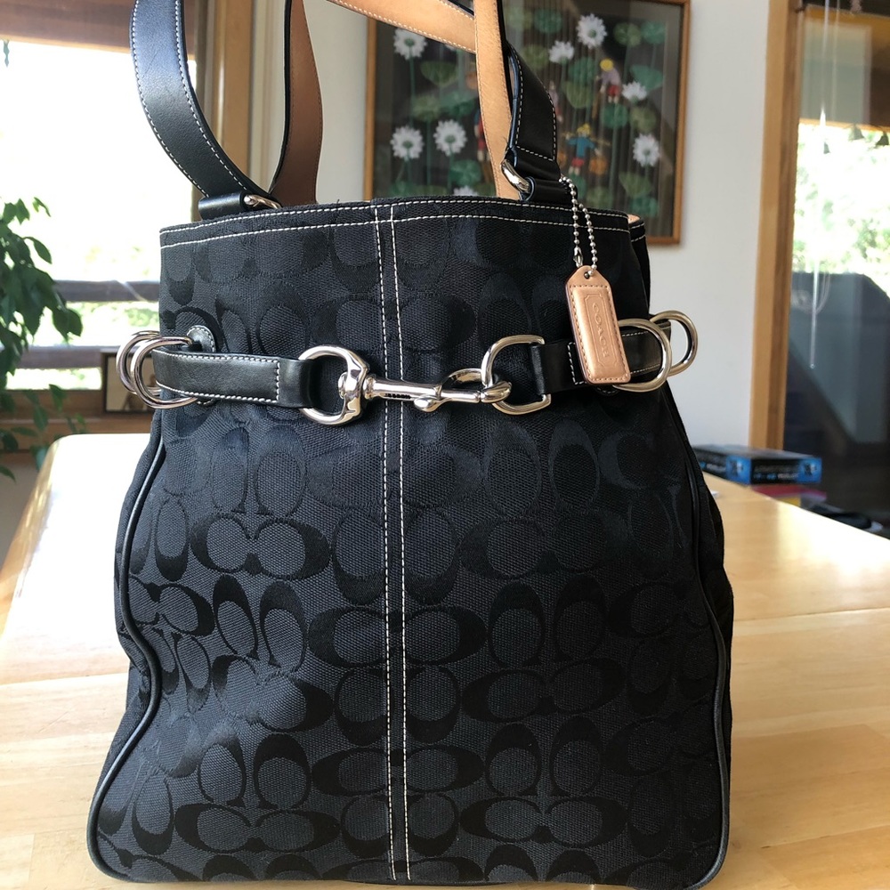 Coach signature C, belted carryall tote bag purse